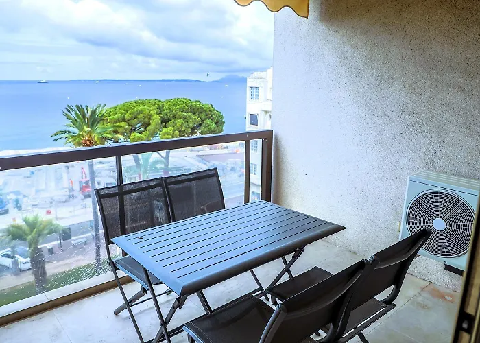 Luxe Center Bay 4 公寓