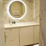 Luxe Center Bay 4