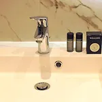 Luxe Center Bay 4