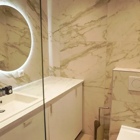 Luxe Center Bay 4 *
