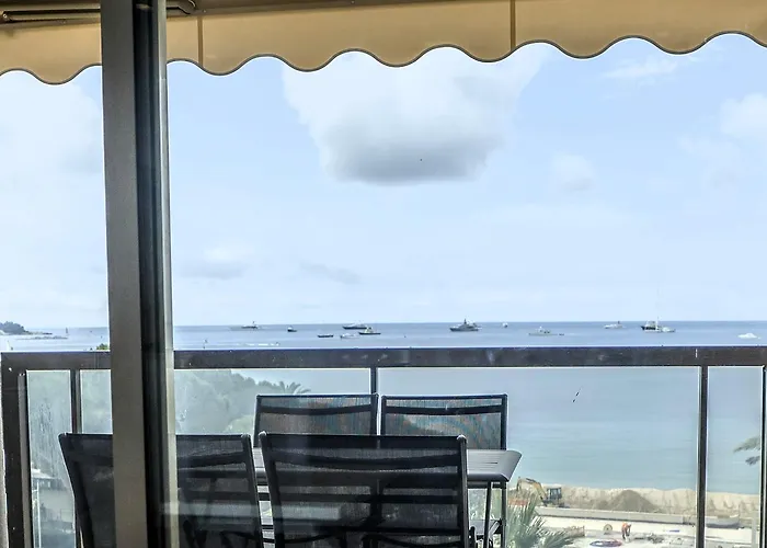 Luxe Center Bay 4 Apartment *